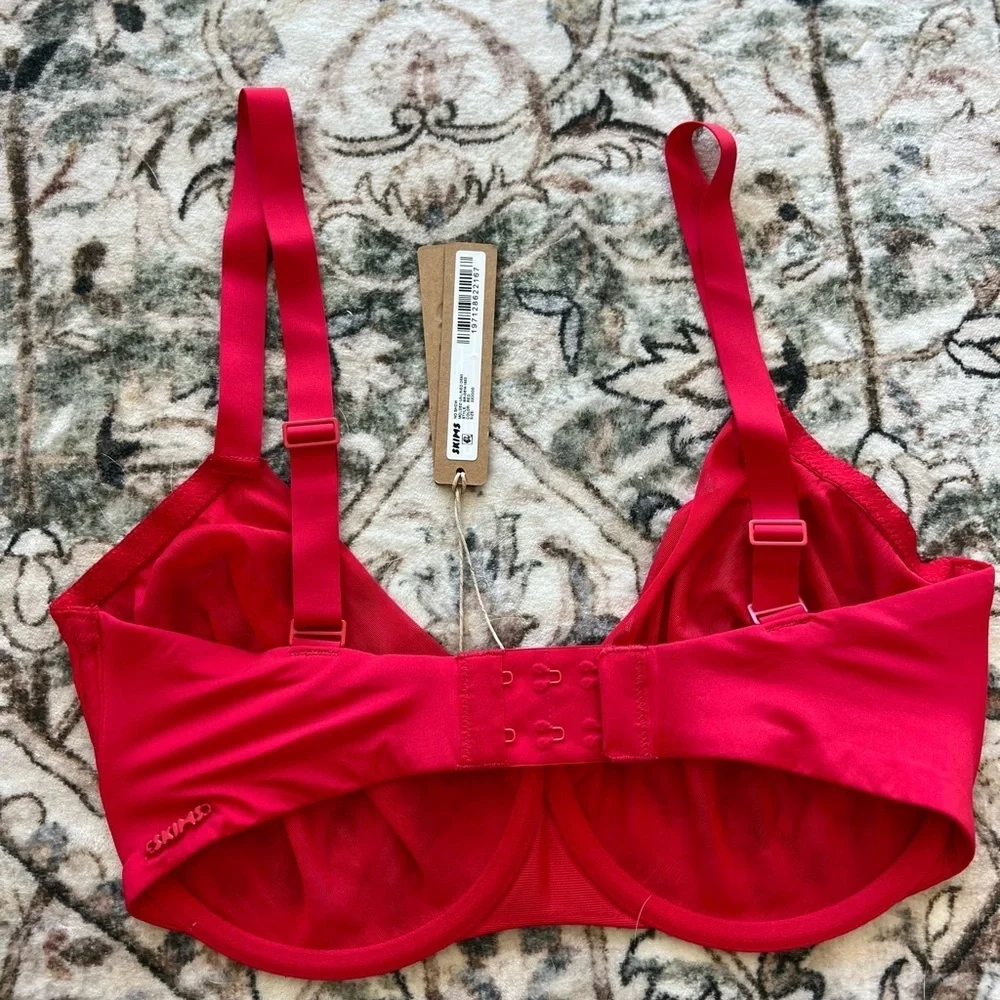 SKIMS Vibrant Red Bra - Picture 4 of 8